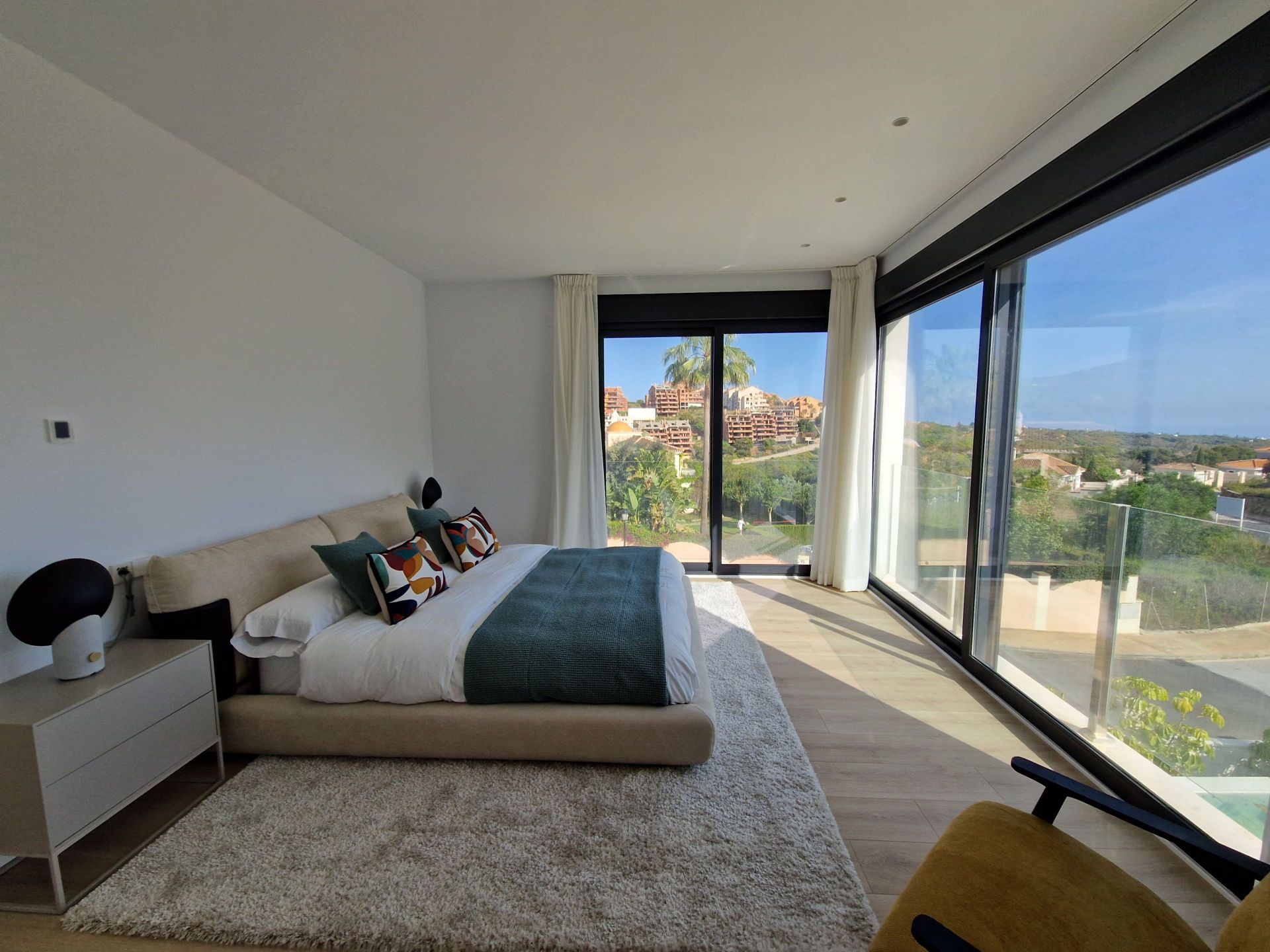 4 Bedroom Villa in Marbella - Photo 25