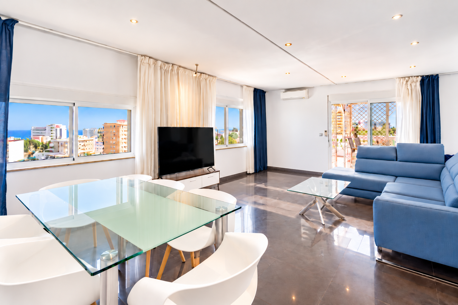 3 Bedroom Penthouse in Torremolinos - Photo 2