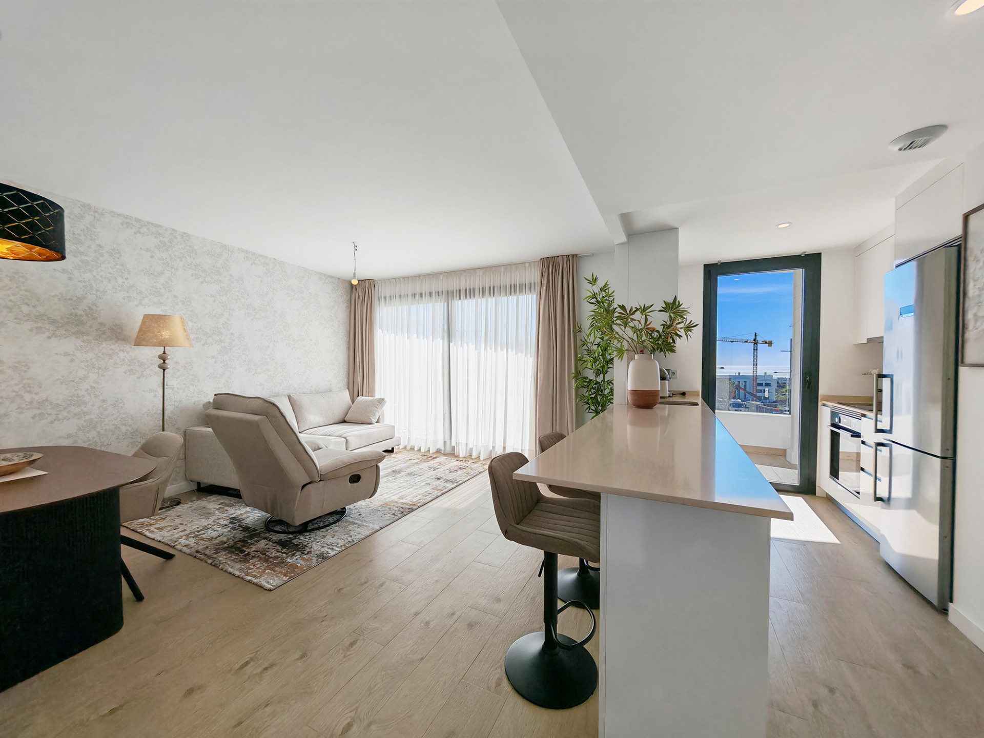 2 Bedroom Apartment in Estepona - Photo 2