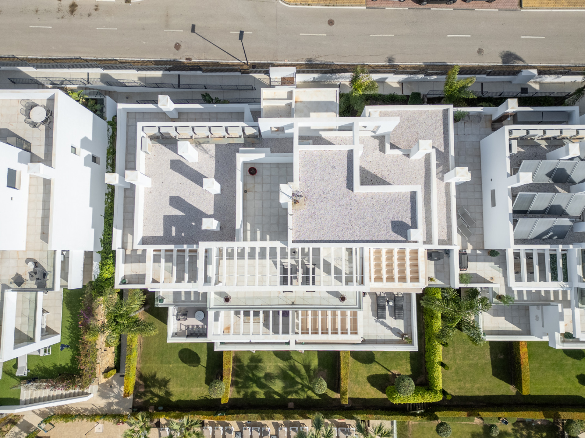 3 Bedroom Penthouse in Estepona - Photo 40
