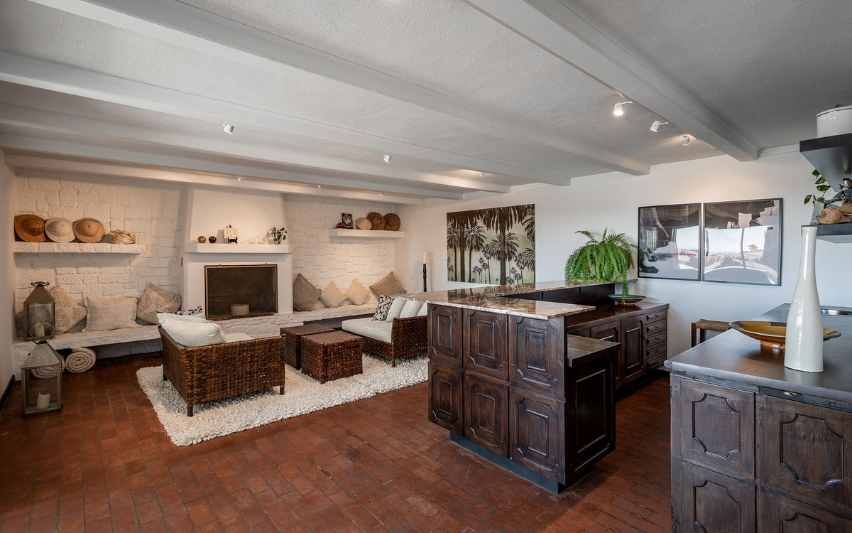 4 Bedroom Villa in Marbella - Photo 4