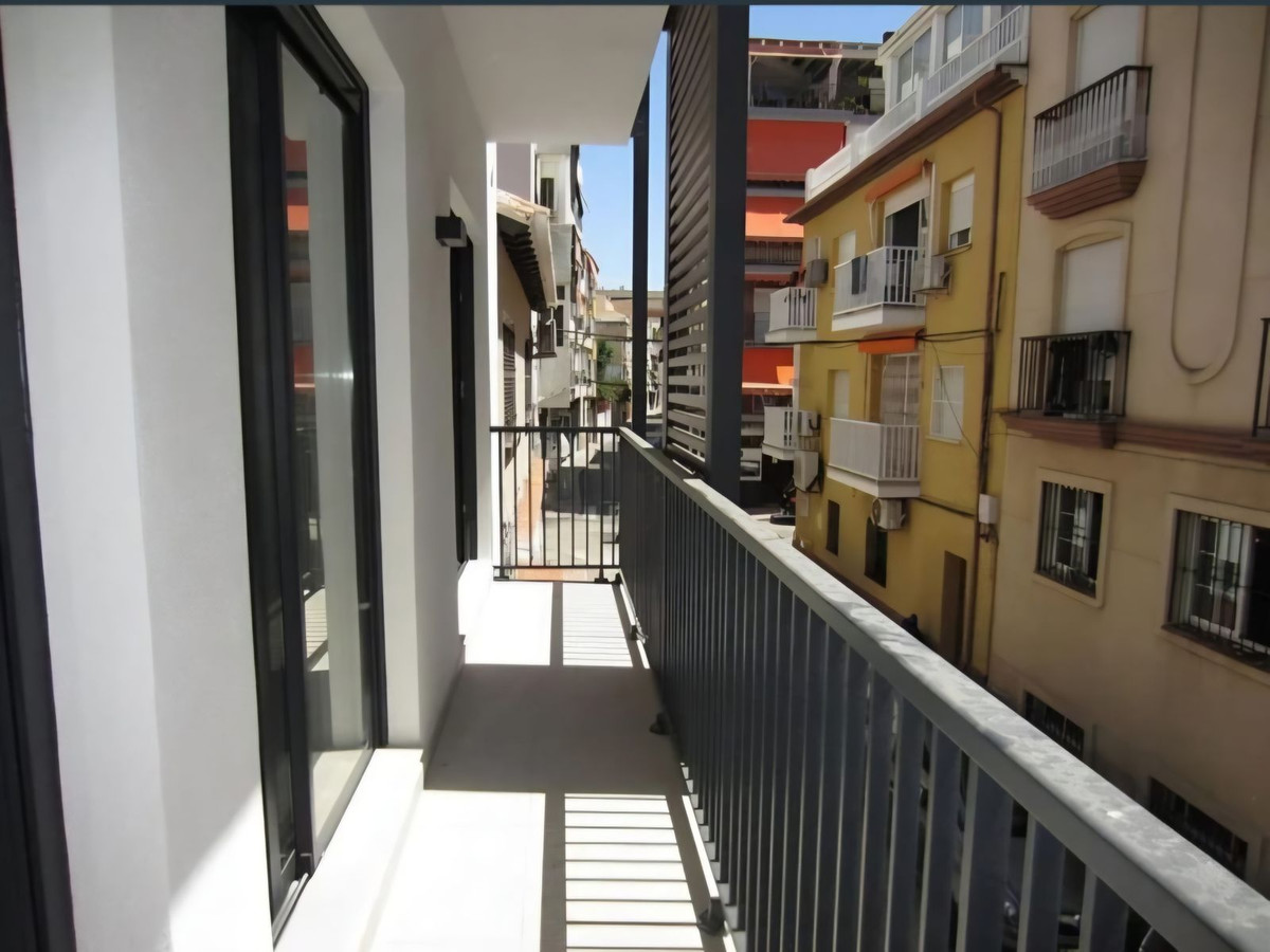 2 Bedroom Apartment in Fuengirola - Photo 7