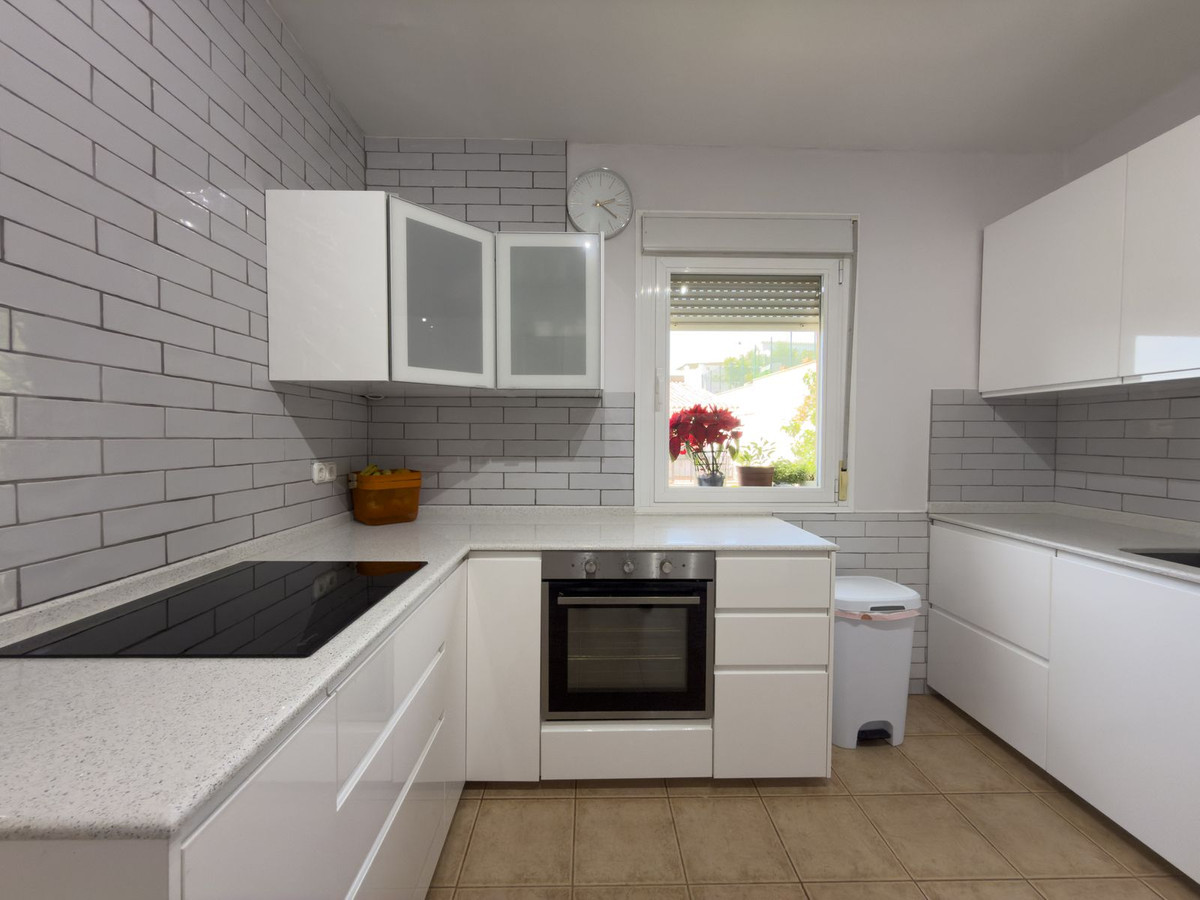 5 Bedroom Villa in Coín - Photo 18