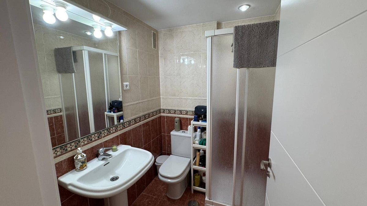 2 Bedroom Apartment in Fuengirola - Photo 9