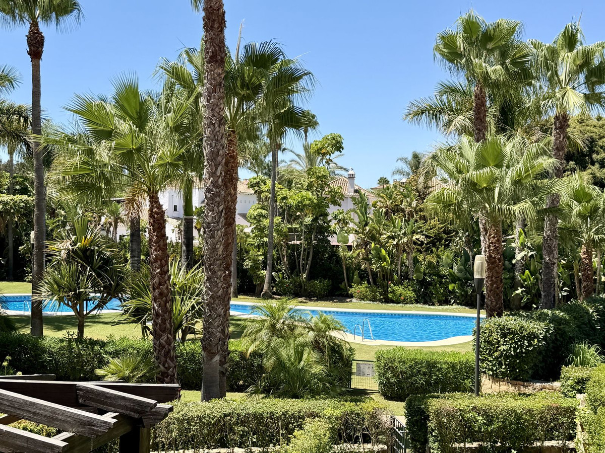 2 Bedroom Apartment in Marbella - Photo 2