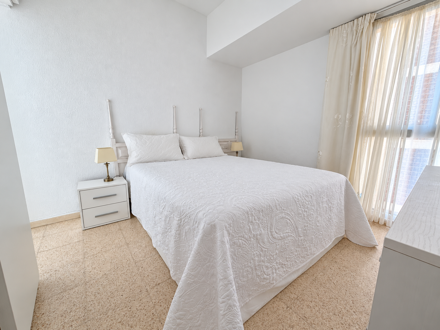 2 Bedroom Apartment in Fuengirola - Photo 14