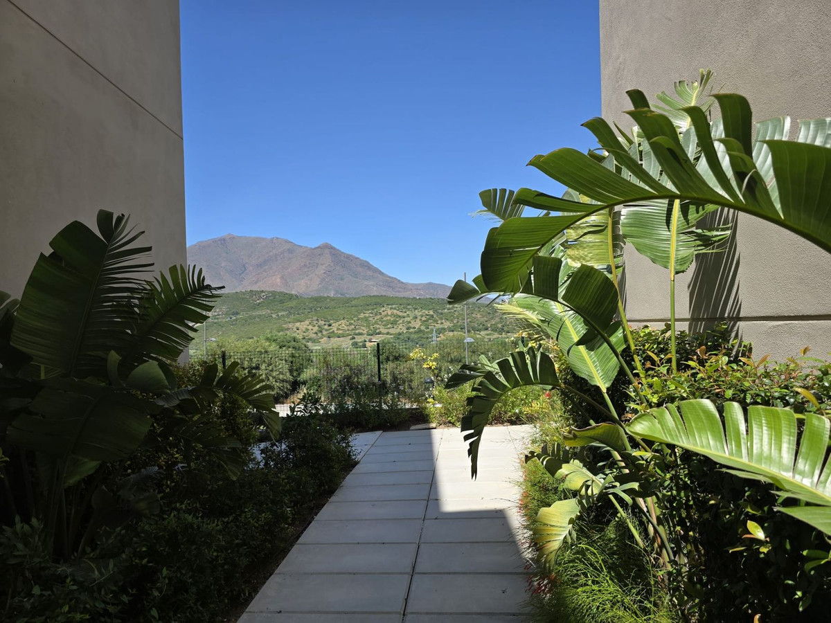 2 Bedroom Apartment in Estepona - Photo 21