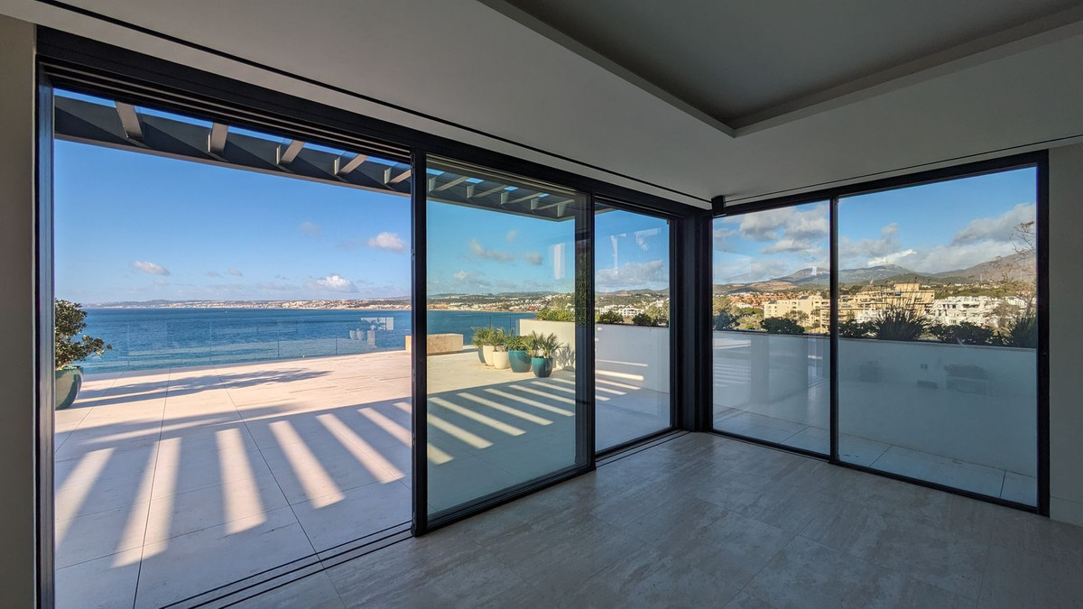 3 Bedroom Penthouse in Estepona - Photo 13