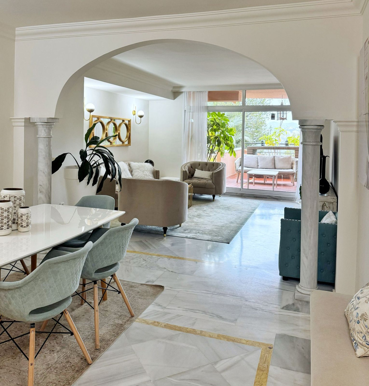 2 Bedroom Apartment in Marbella - Photo 5