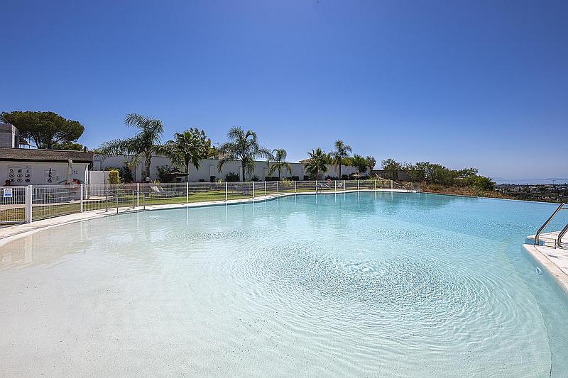 3 Bedroom Apartment in Benahavís - Photo 18