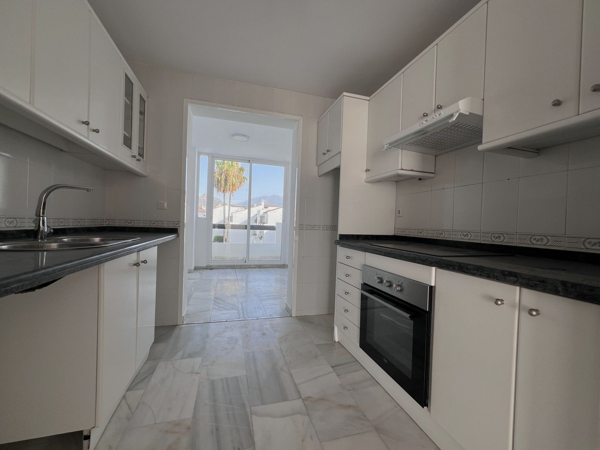 2 Bedroom Apartment in Estepona - Photo 23