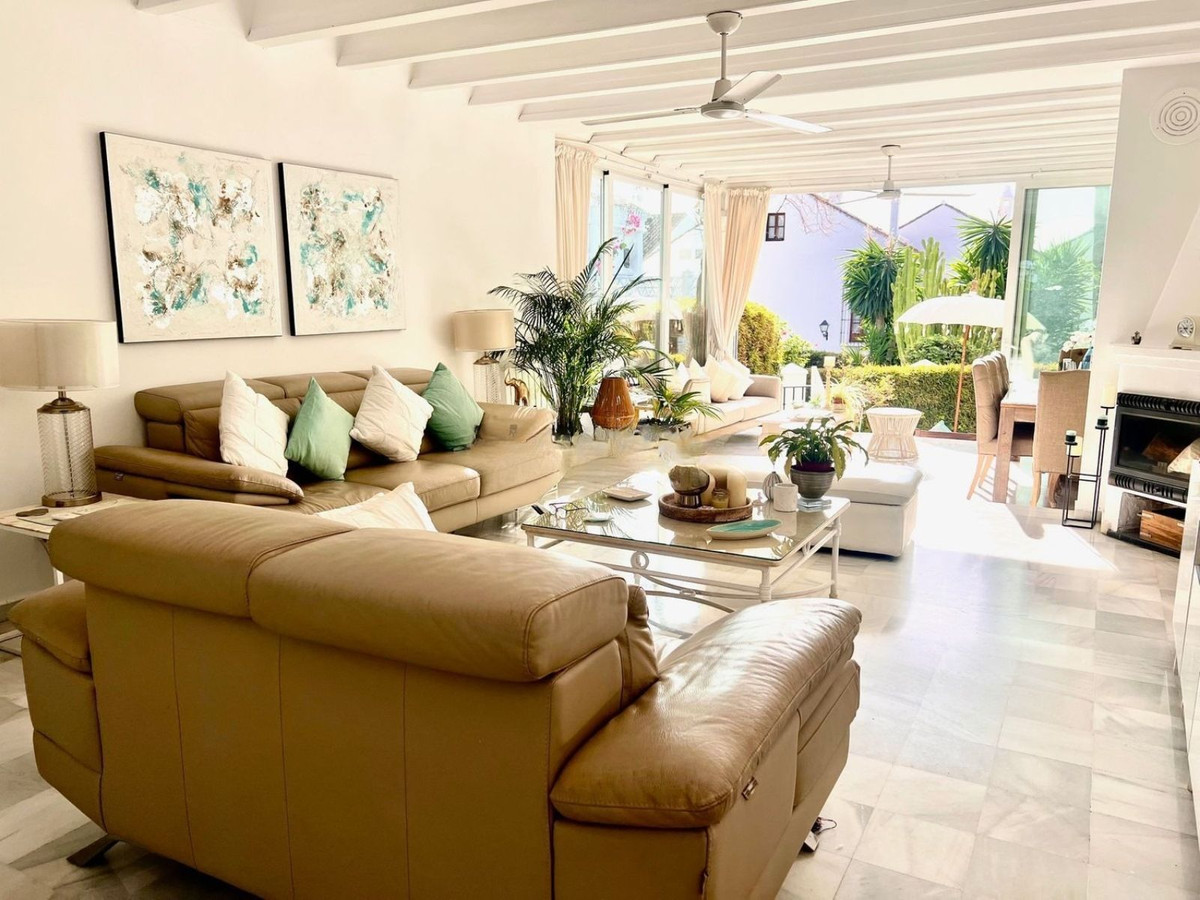 3 Bedroom Townhouse in Marbella - Photo 5