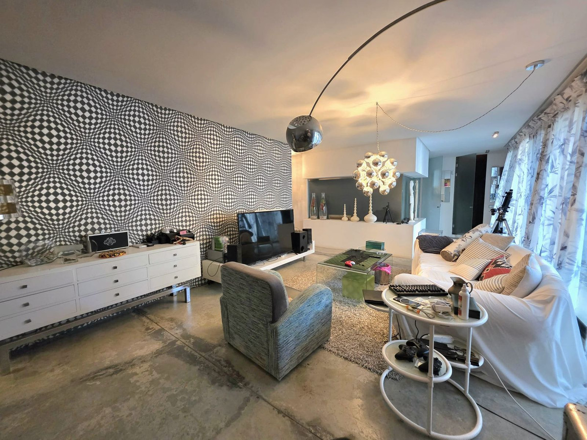 5 Bedroom Villa in Estepona - Photo 37