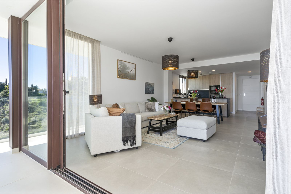 3 Bedroom Apartment in Fuengirola - Photo 12