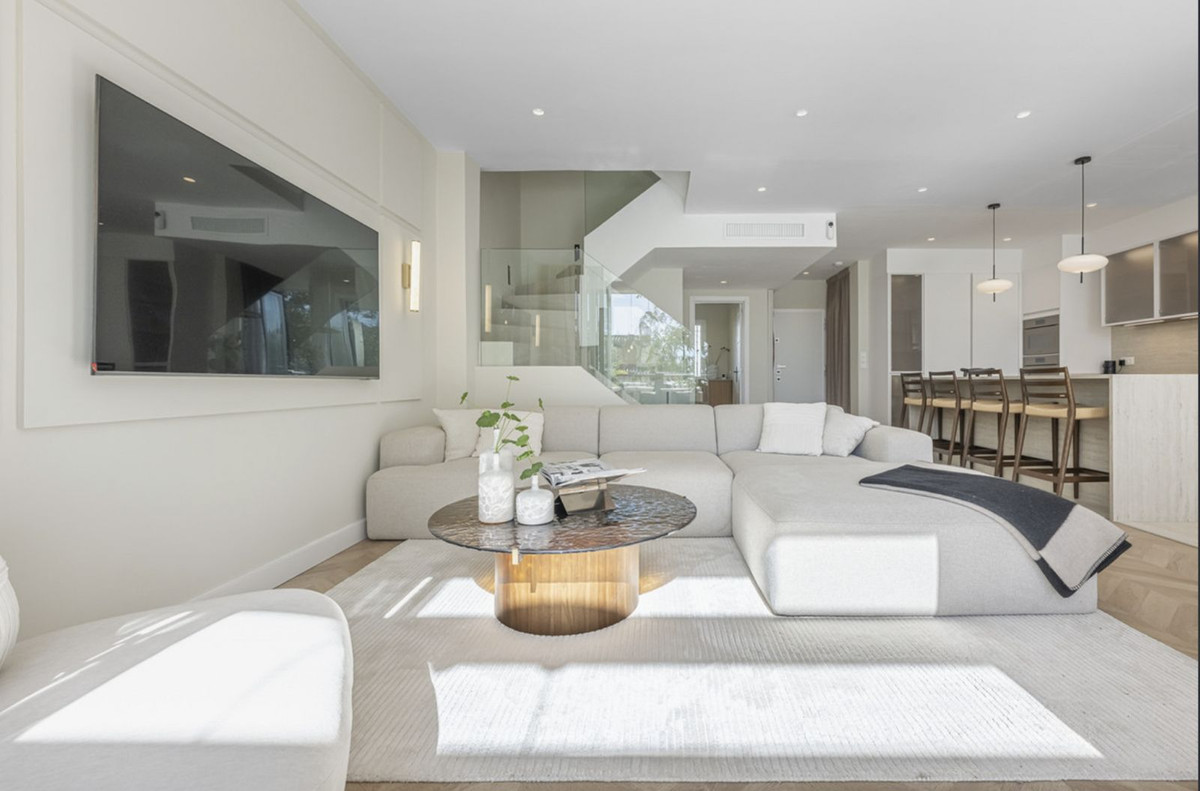 5 Bedroom Townhouse in Marbella - Photo 12