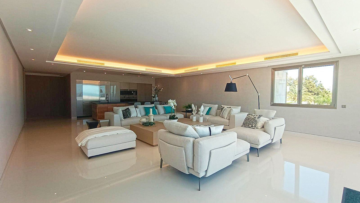 4 Bedroom Apartment in Marbella - Photo 8