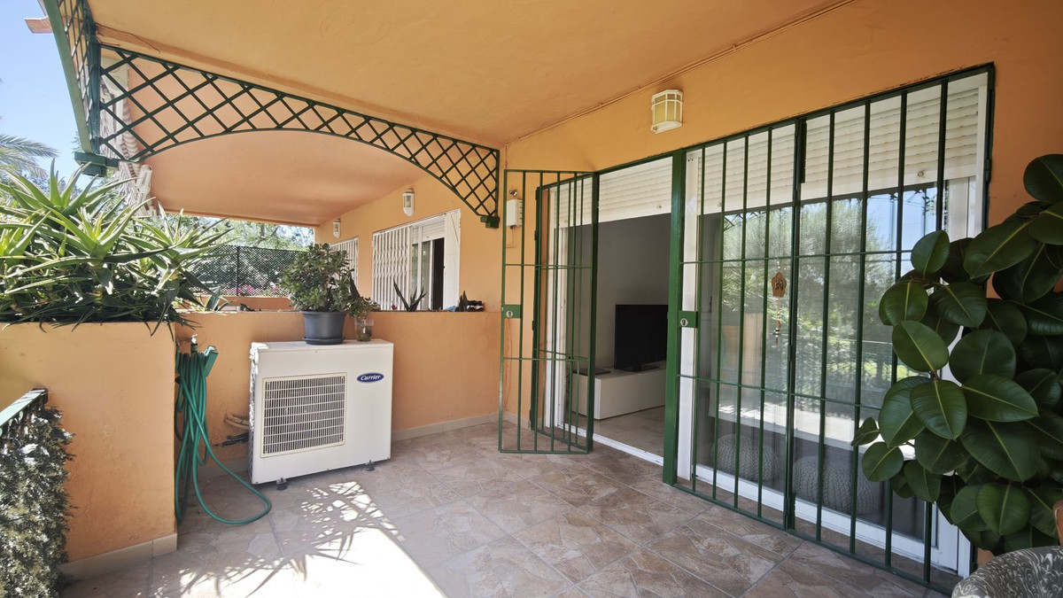 2 Bedroom Apartment in San Pedro de Alcántara - Photo 4