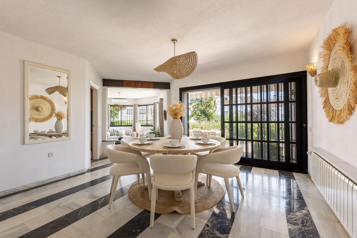 3 Bedroom Villa in Estepona - Photo 11