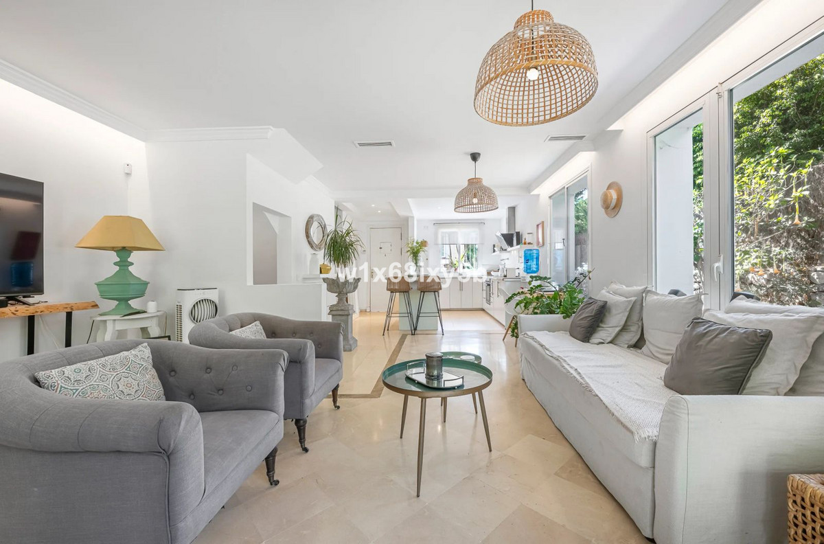 3 Bedroom Townhouse in Marbella - Photo 6