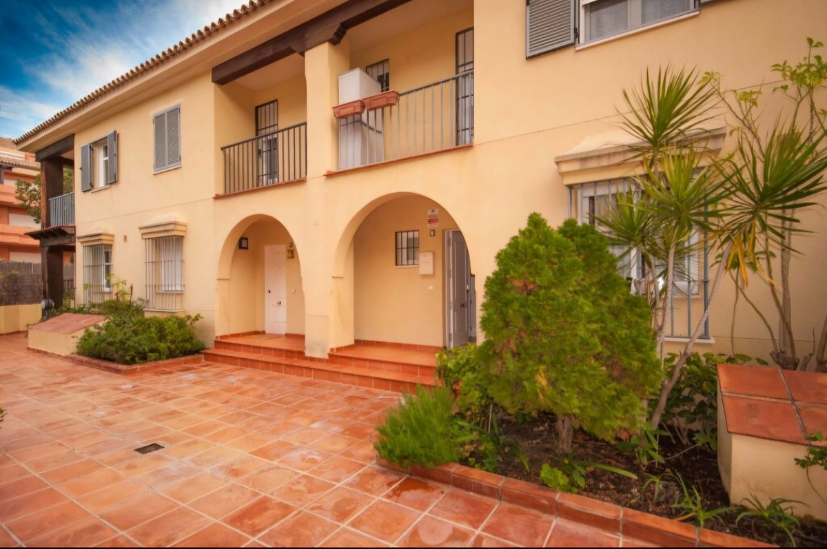 4 Bedroom Townhouse in San Pedro de Alcántara - Photo 2