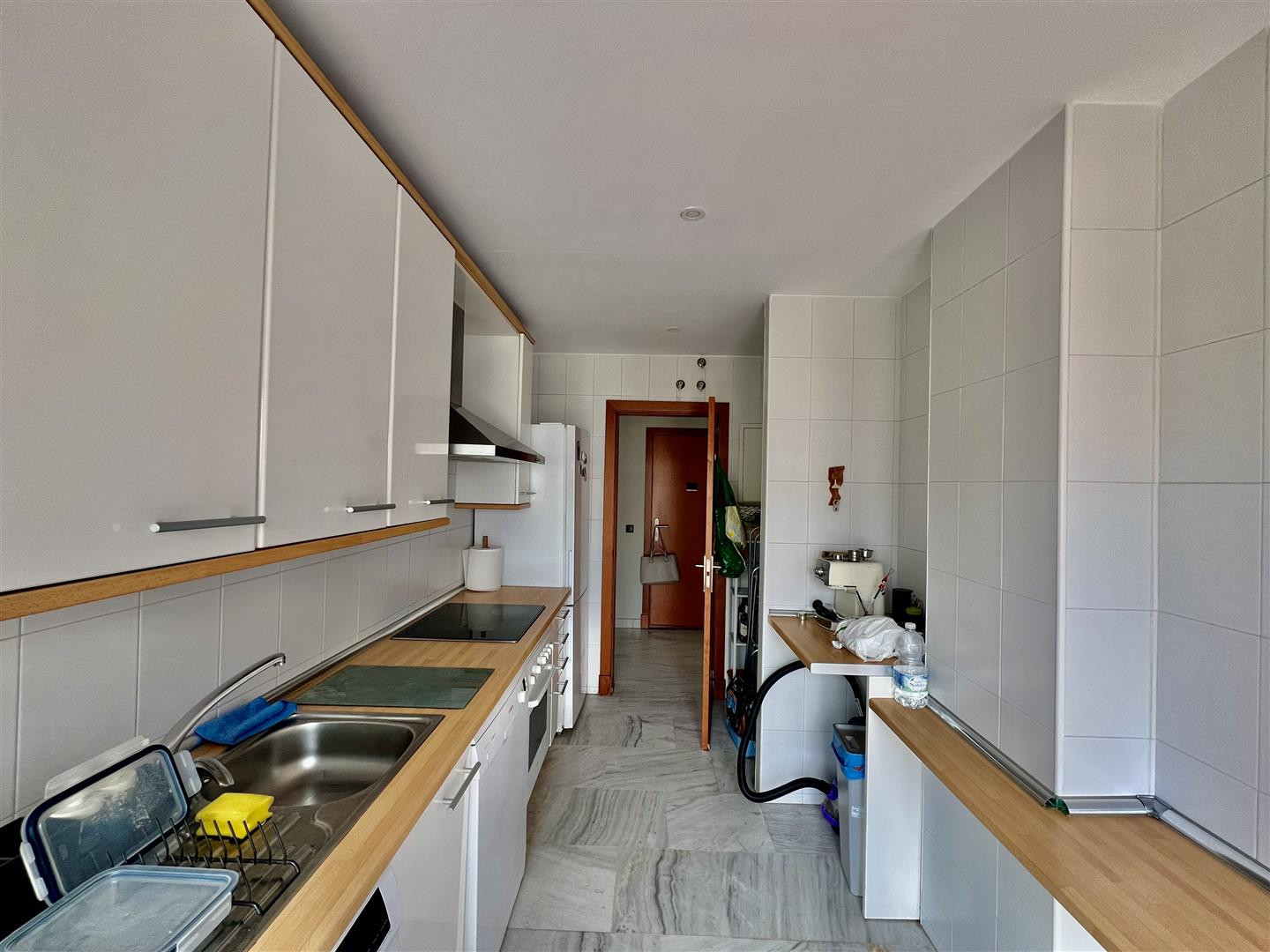 1 Bedroom Apartment in Estepona - Photo 10