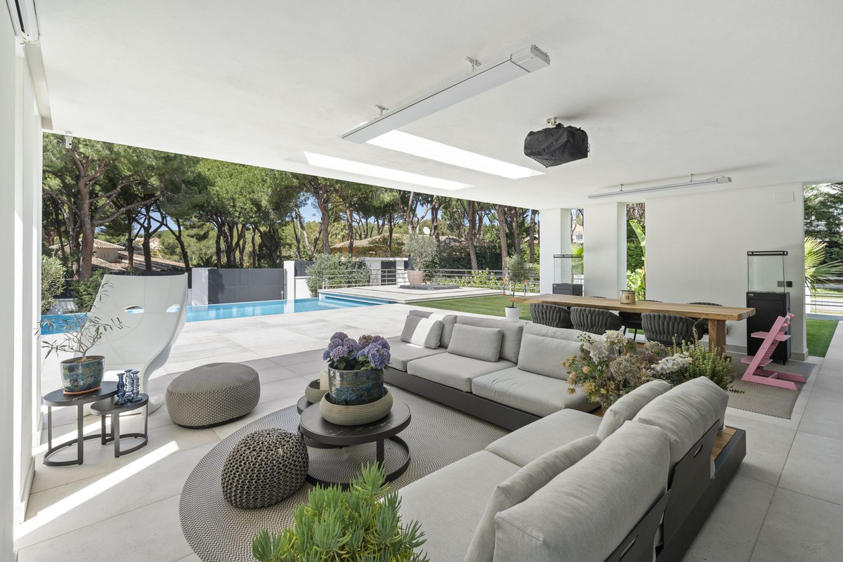 6 Bedroom Villa in Marbella - Photo 4