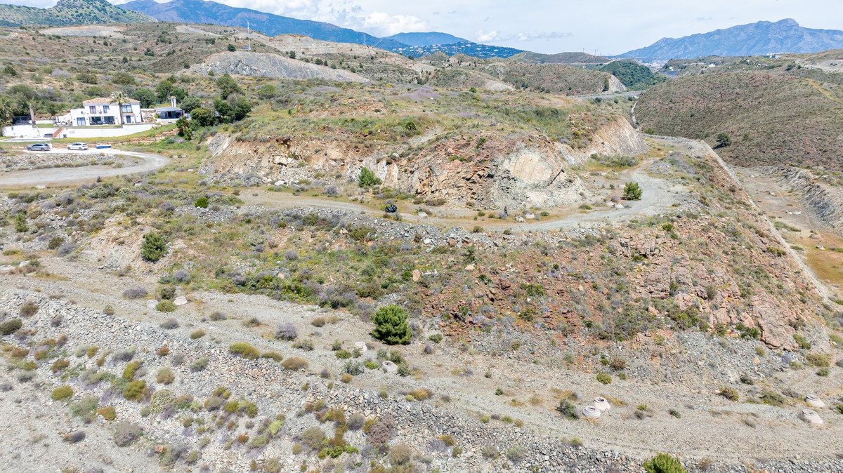 2,400 m² Plot in Benahavís - Photo 10