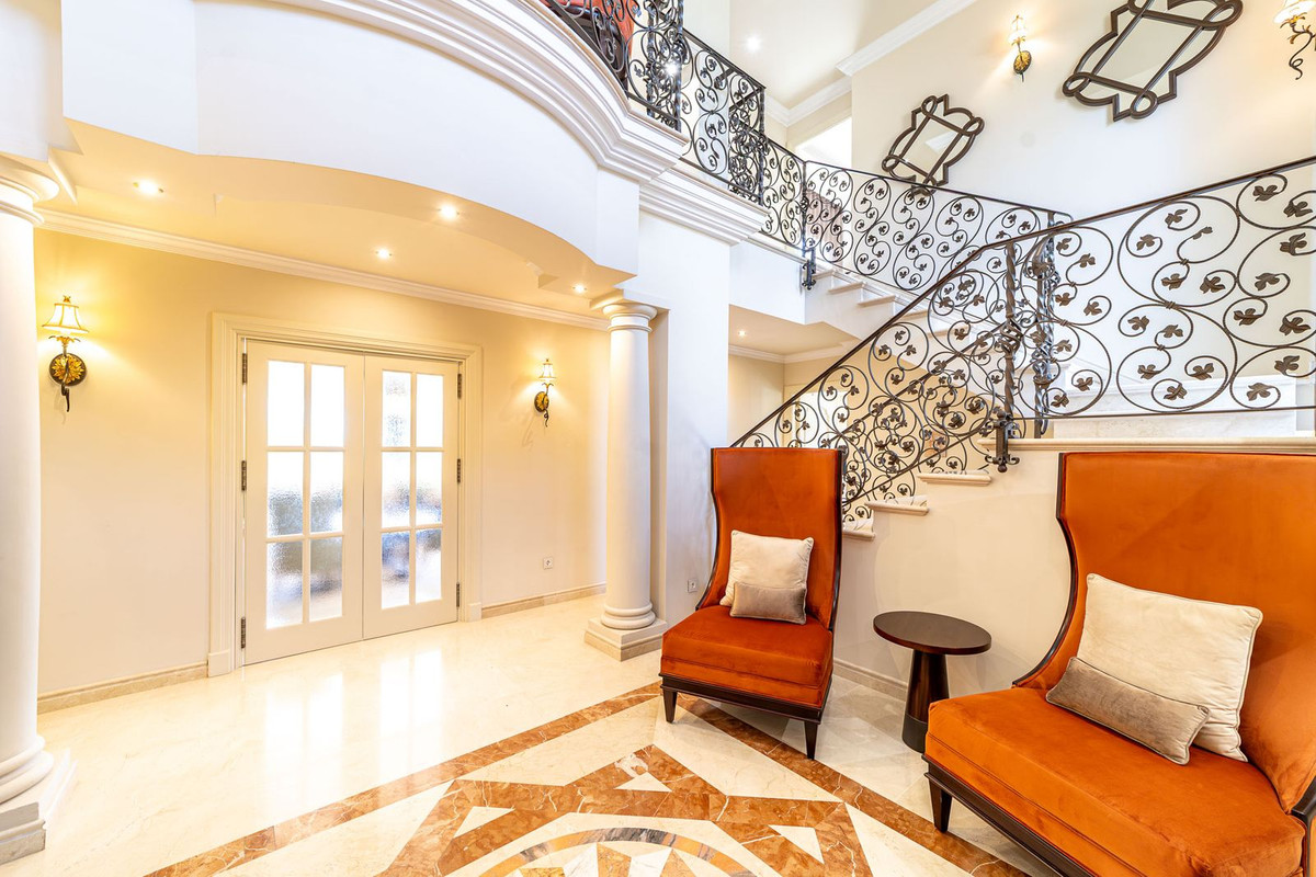 4 Bedroom Villa in Estepona - Photo 5