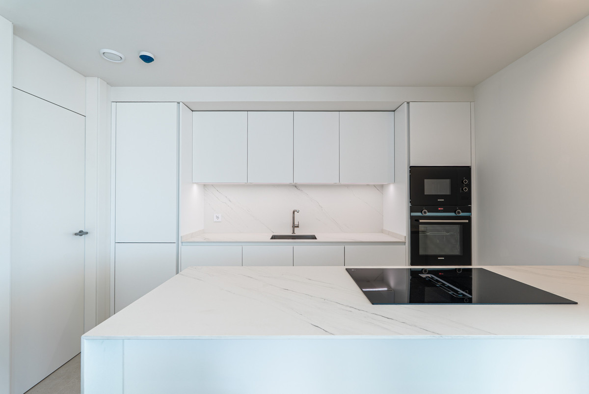 4 Bedroom Apartment in Benahavís - Photo 11