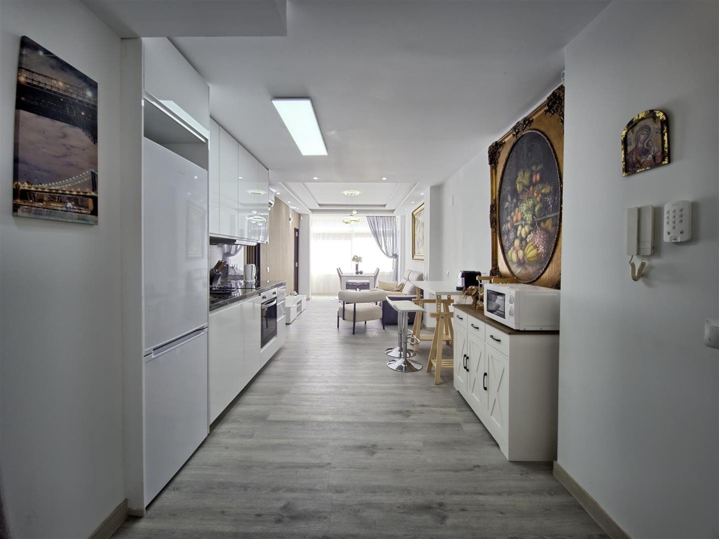 2 Bedroom Apartment in Marbella - Photo 10