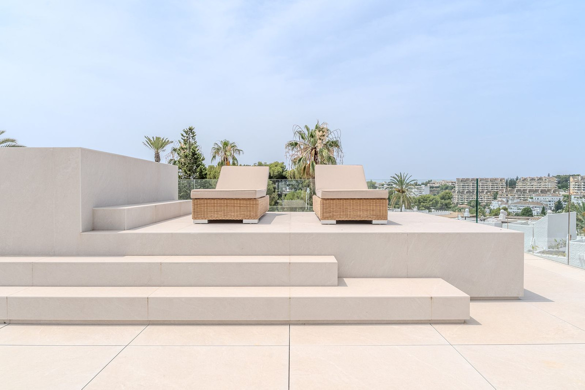 4 Bedroom Villa in Marbella - Photo 56