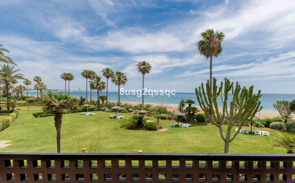 2 Bedroom Apartment in Estepona - Photo 3