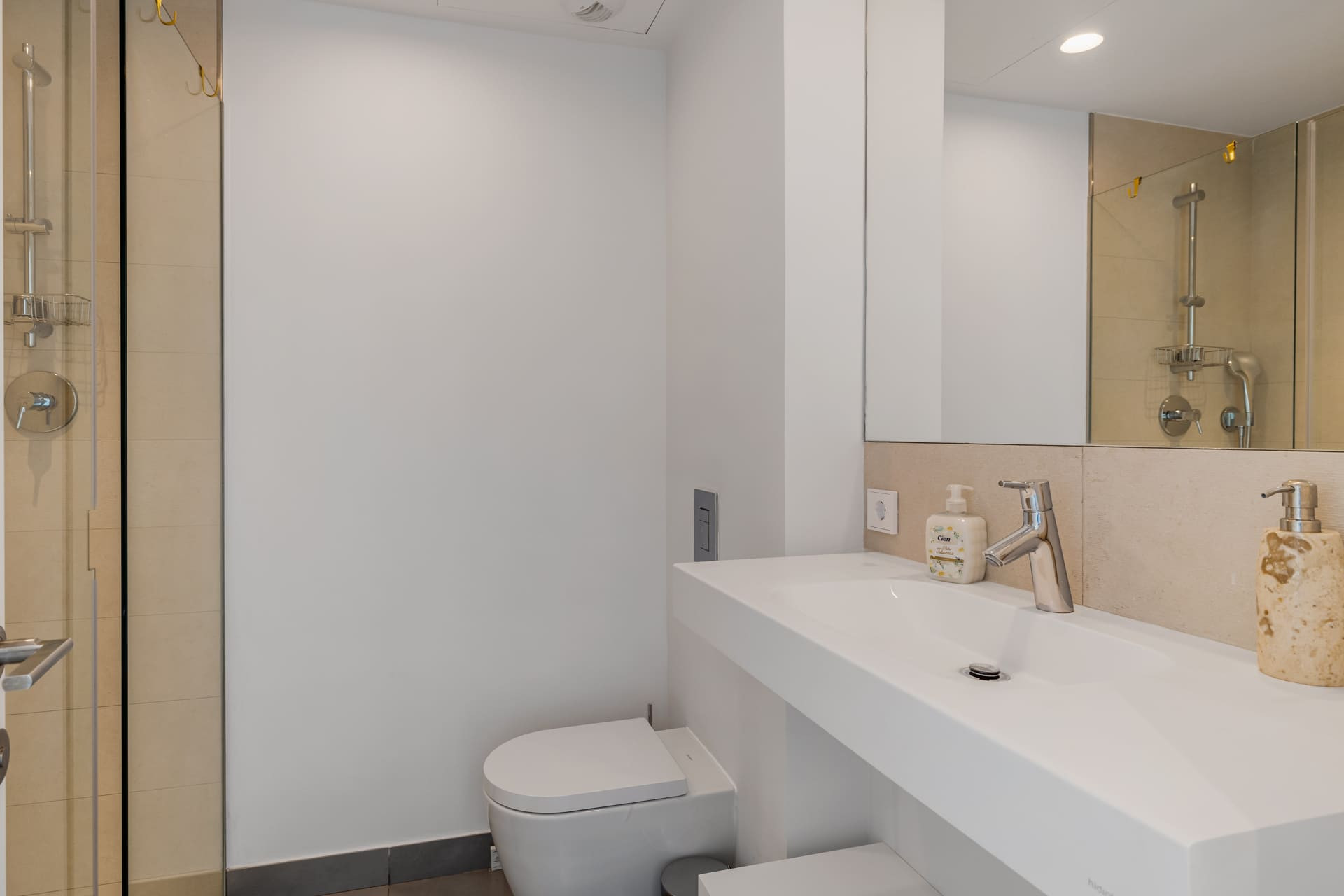 2 Bedroom Penthouse in Benalmádena - Photo 24