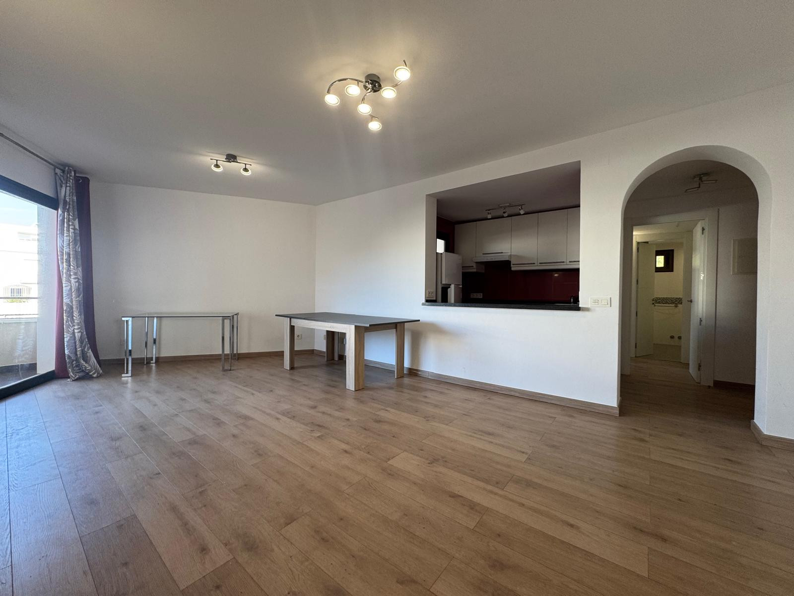2 Bedroom Apartment in Estepona - Photo 2