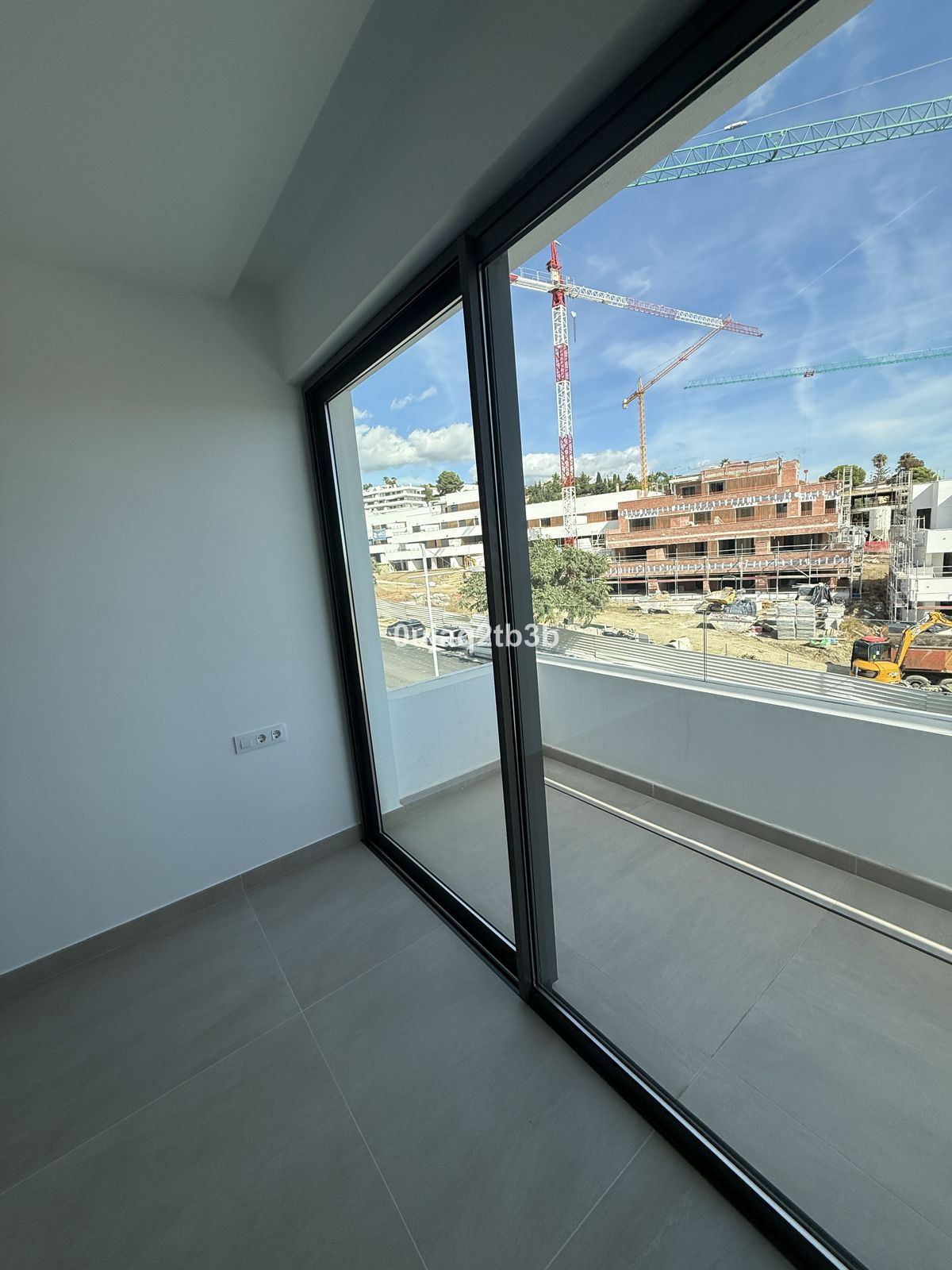 3 Bedroom Penthouse in Estepona - Photo 10