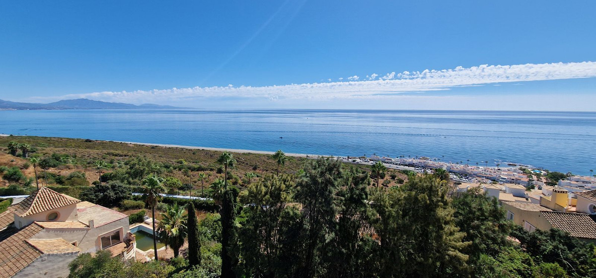 5 Bedroom Villa in Manilva - Photo 2