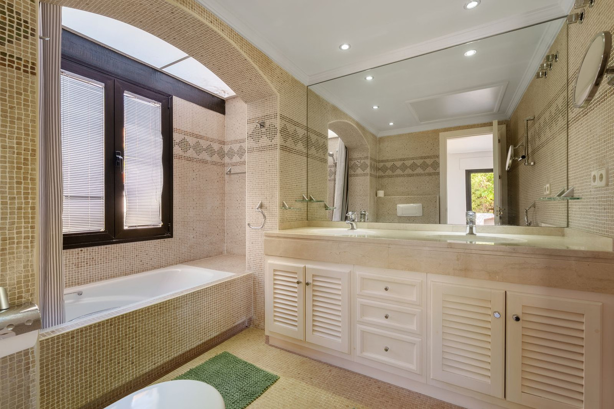 9 Bedroom Villa in Benahavís - Foto 22