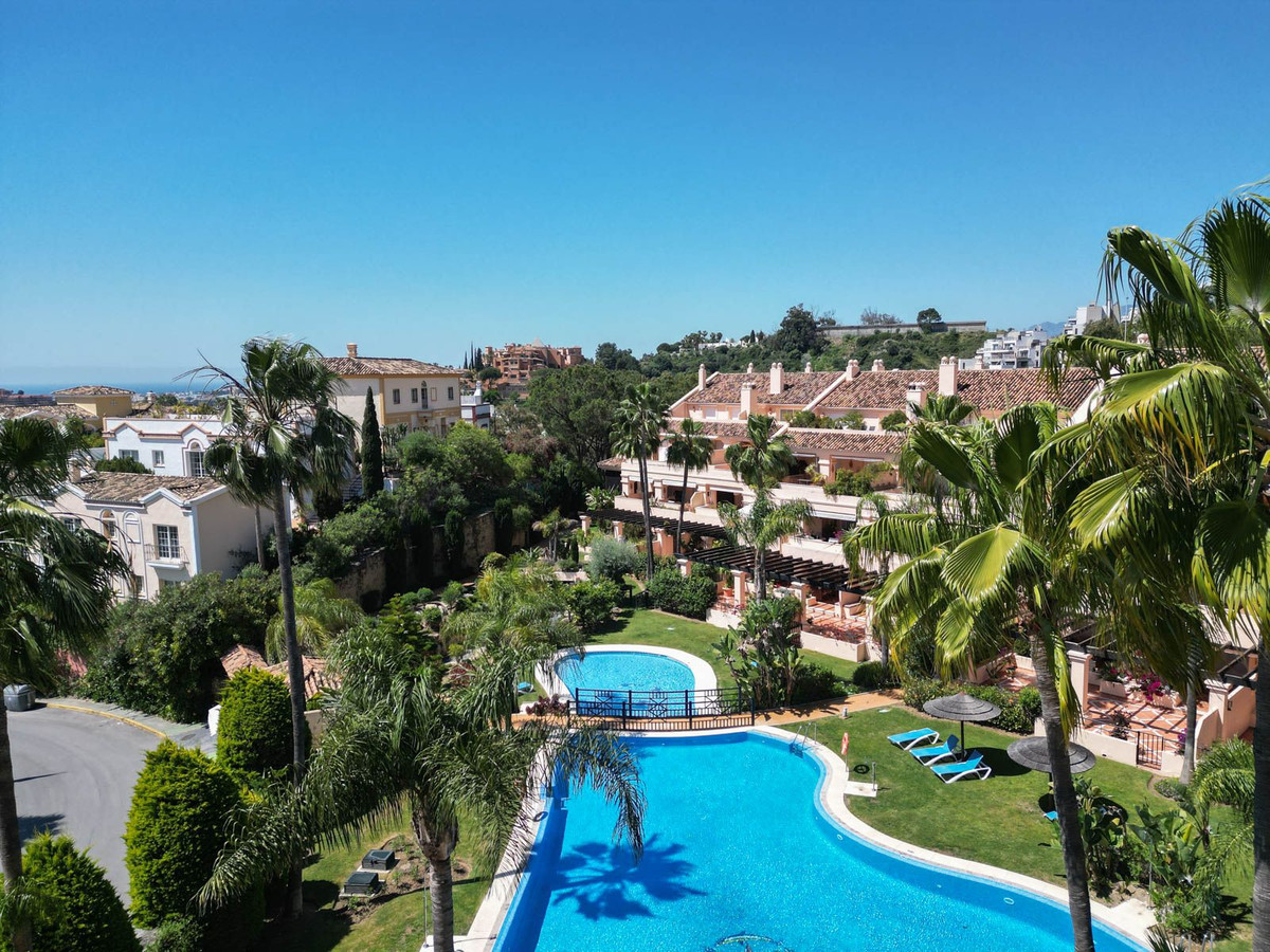 2 Bedroom Apartment in Marbella - Photo 6