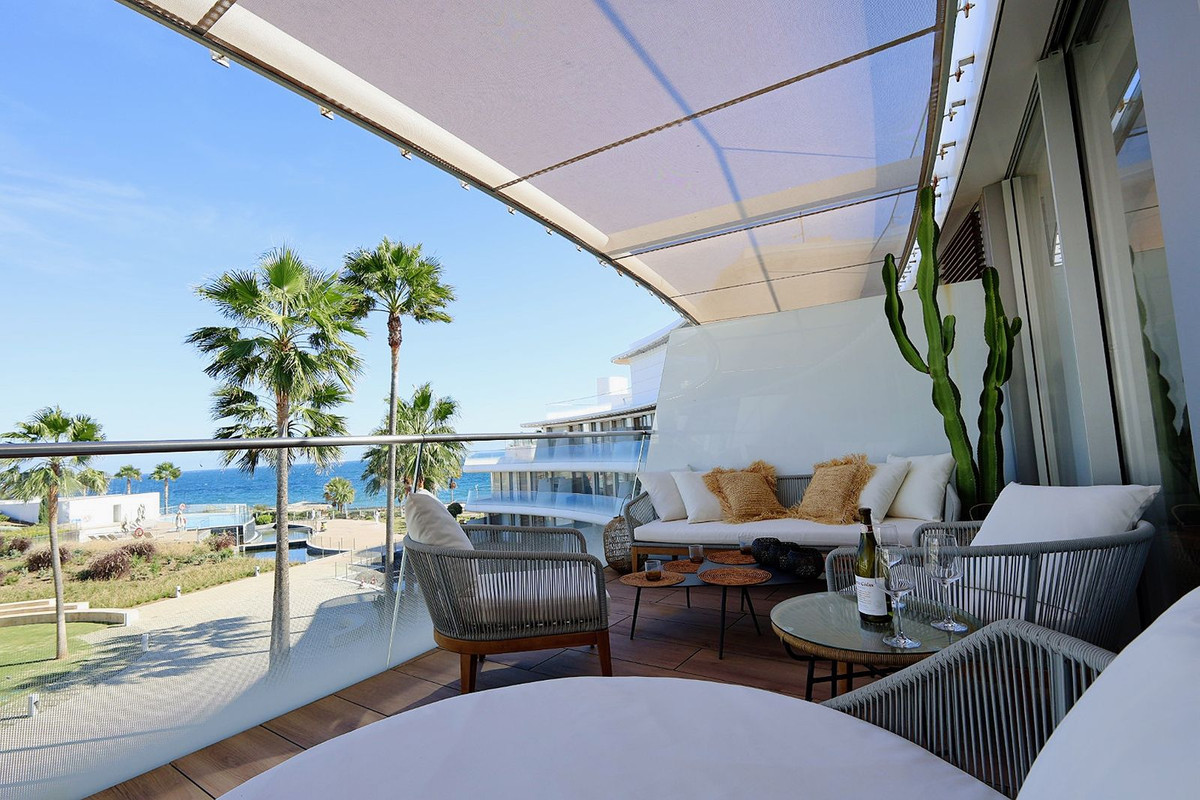 4 Bedroom Apartment in Estepona - Photo 30