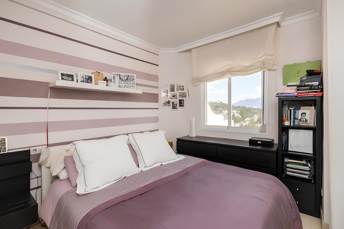 3 Bedroom Penthouse in Estepona - Photo 9