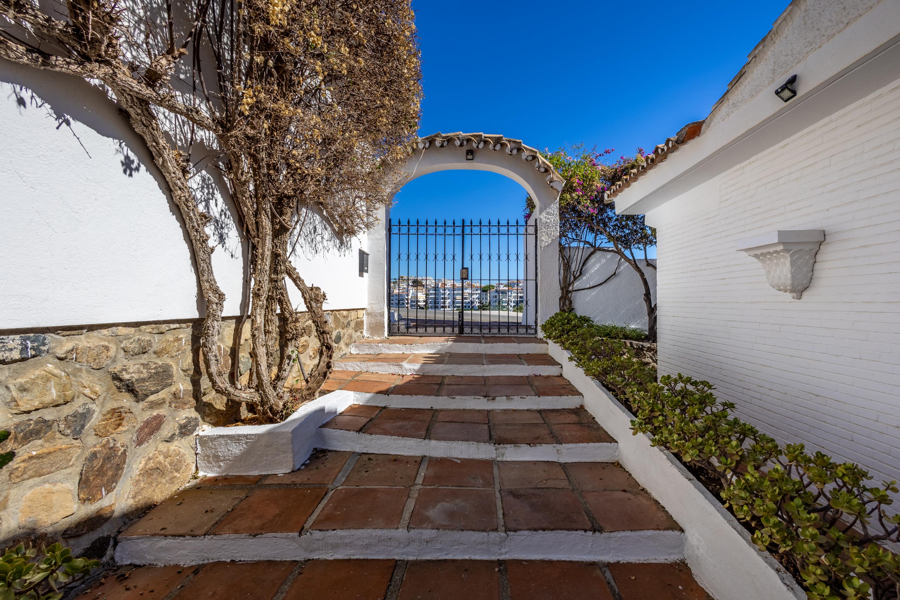 6 Bedroom Villa in Mijas - Photo 33