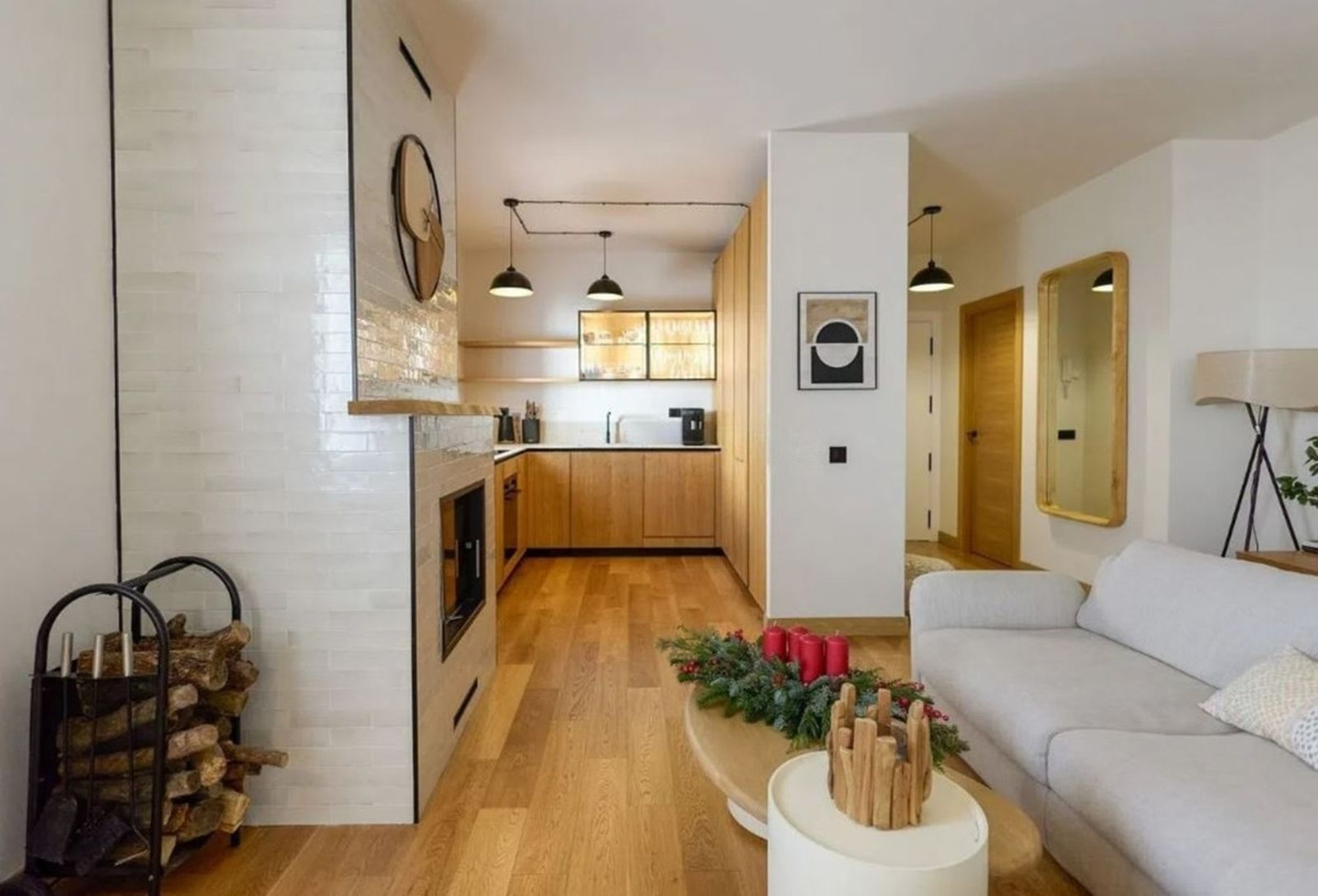 2 Bedroom Apartment in Marbella - Photo 4