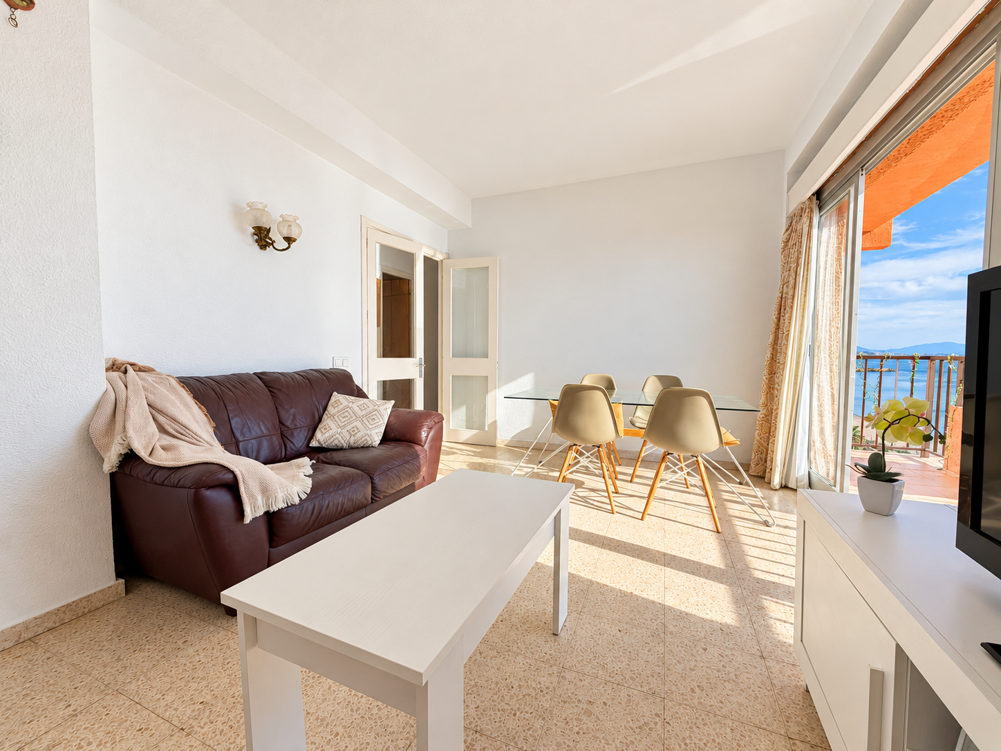 2 Bedroom Apartment in Fuengirola - Photo 4