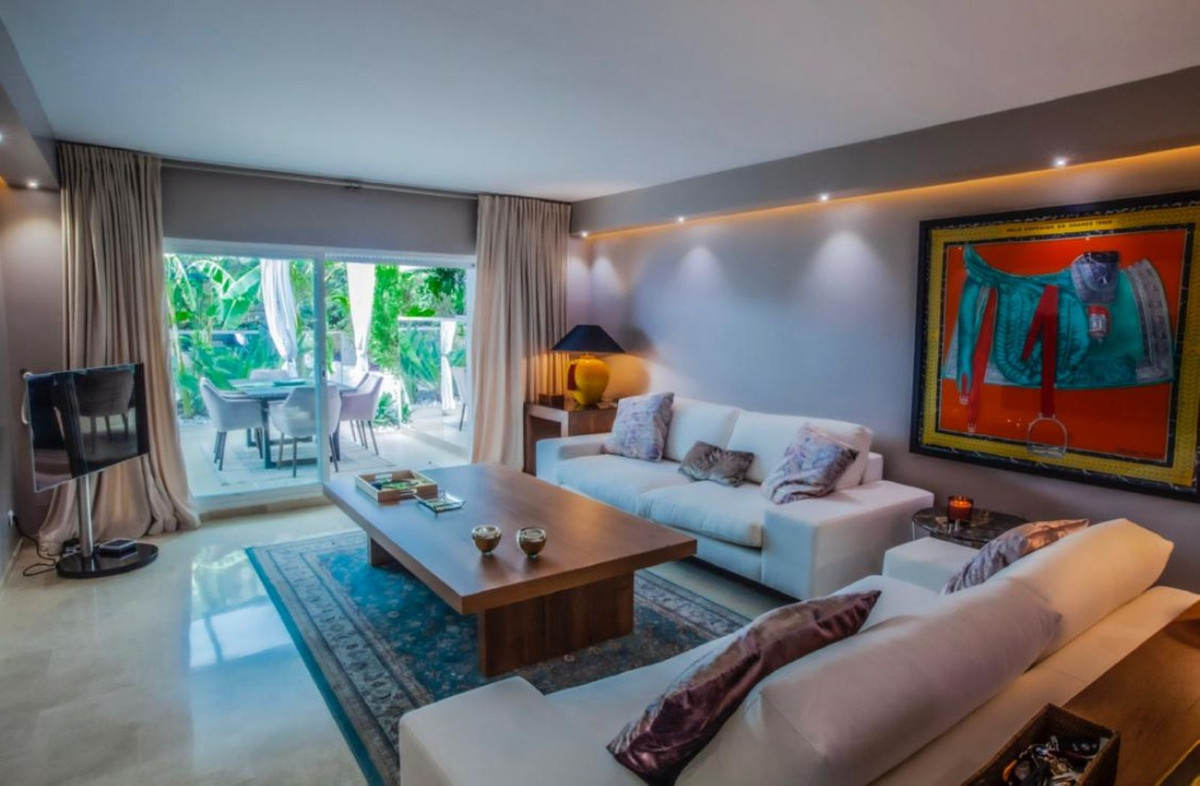2 Bedroom Apartment in Marbella - Photo 9