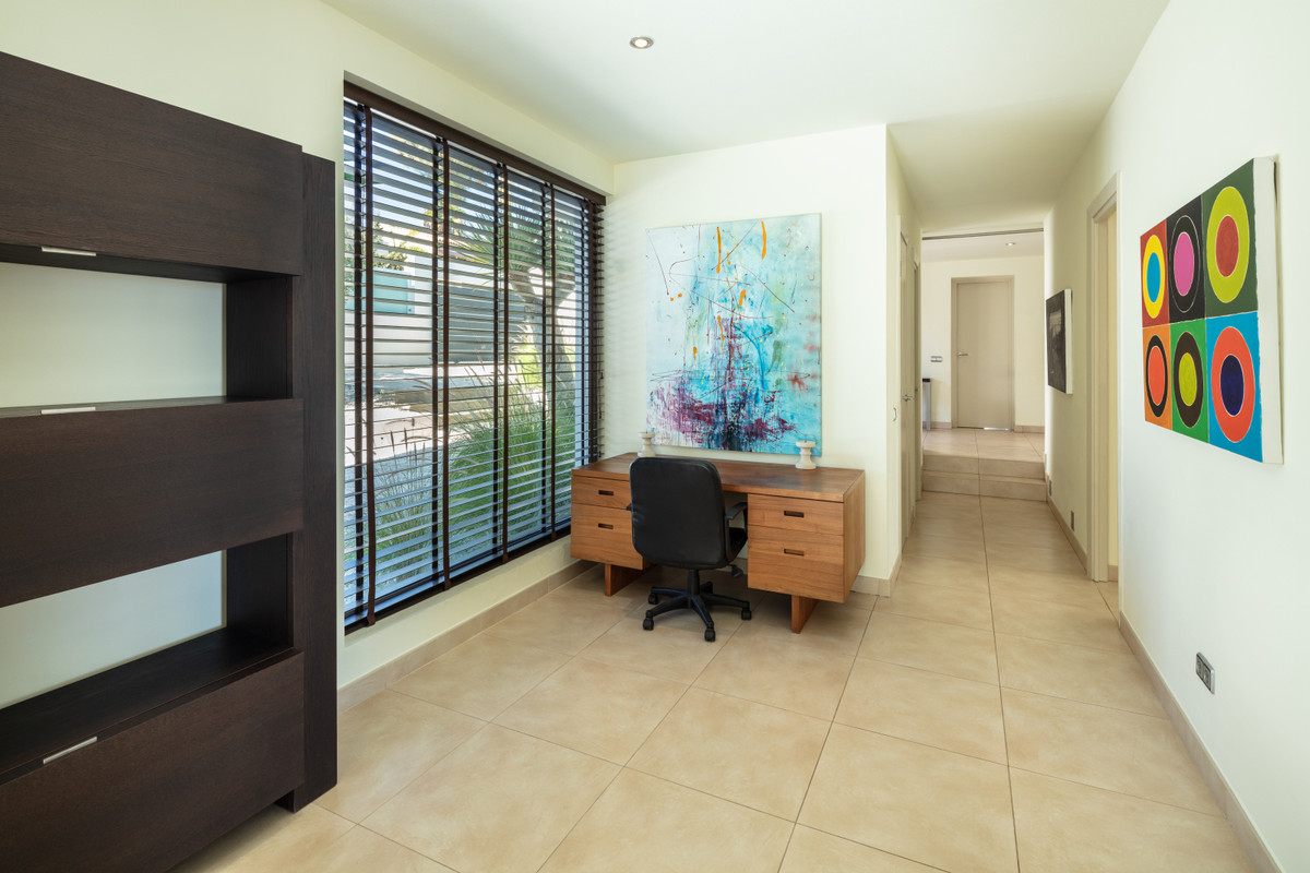 6 Bedroom Villa in Marbella - Photo 16