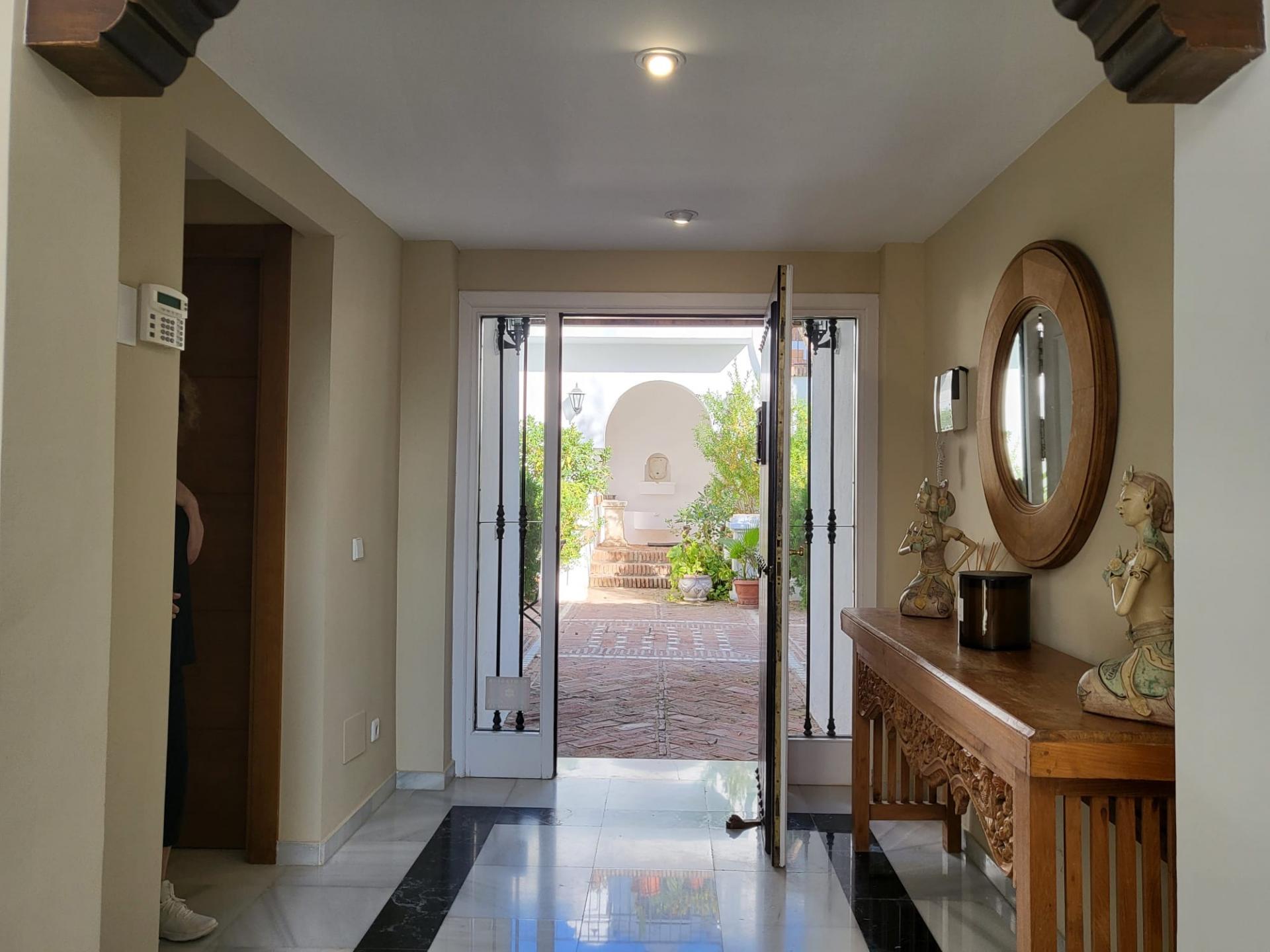 6 Bedroom Villa in Marbella - Photo 10