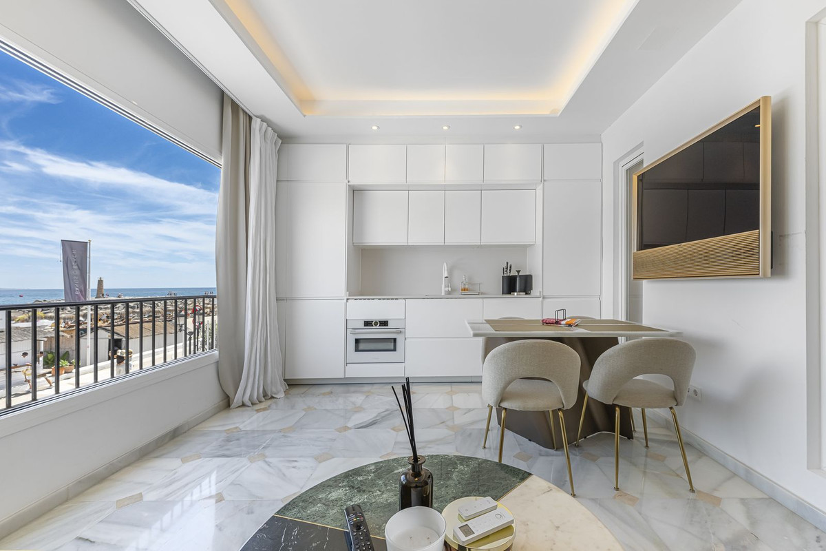 2 Bedroom Apartment in Marbella - Photo 26