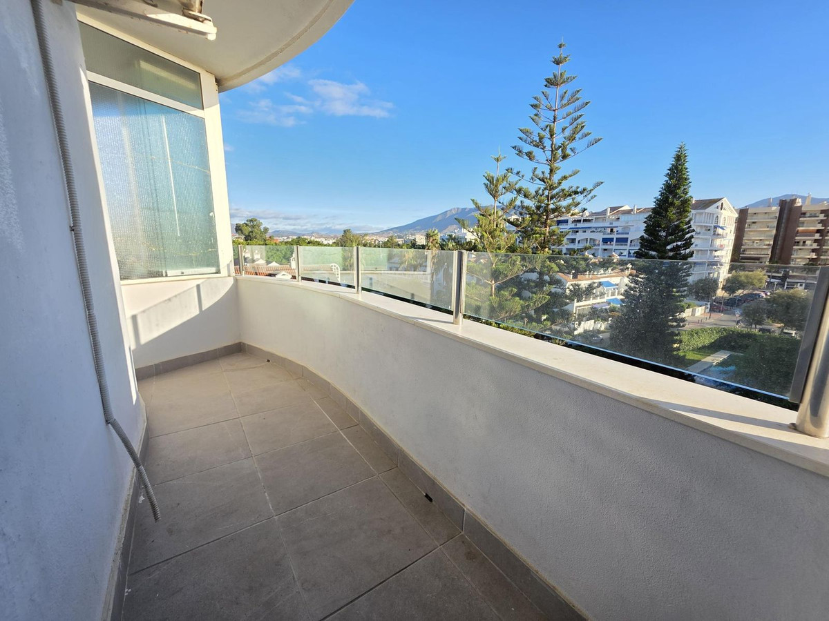 2 Bedroom Apartment in Fuengirola - Photo 5