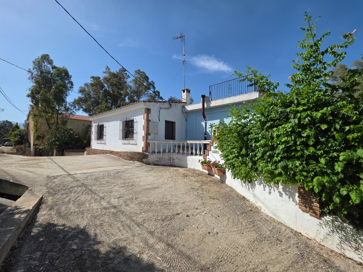 4 Bedroom Country house in Guaro - Photo 2