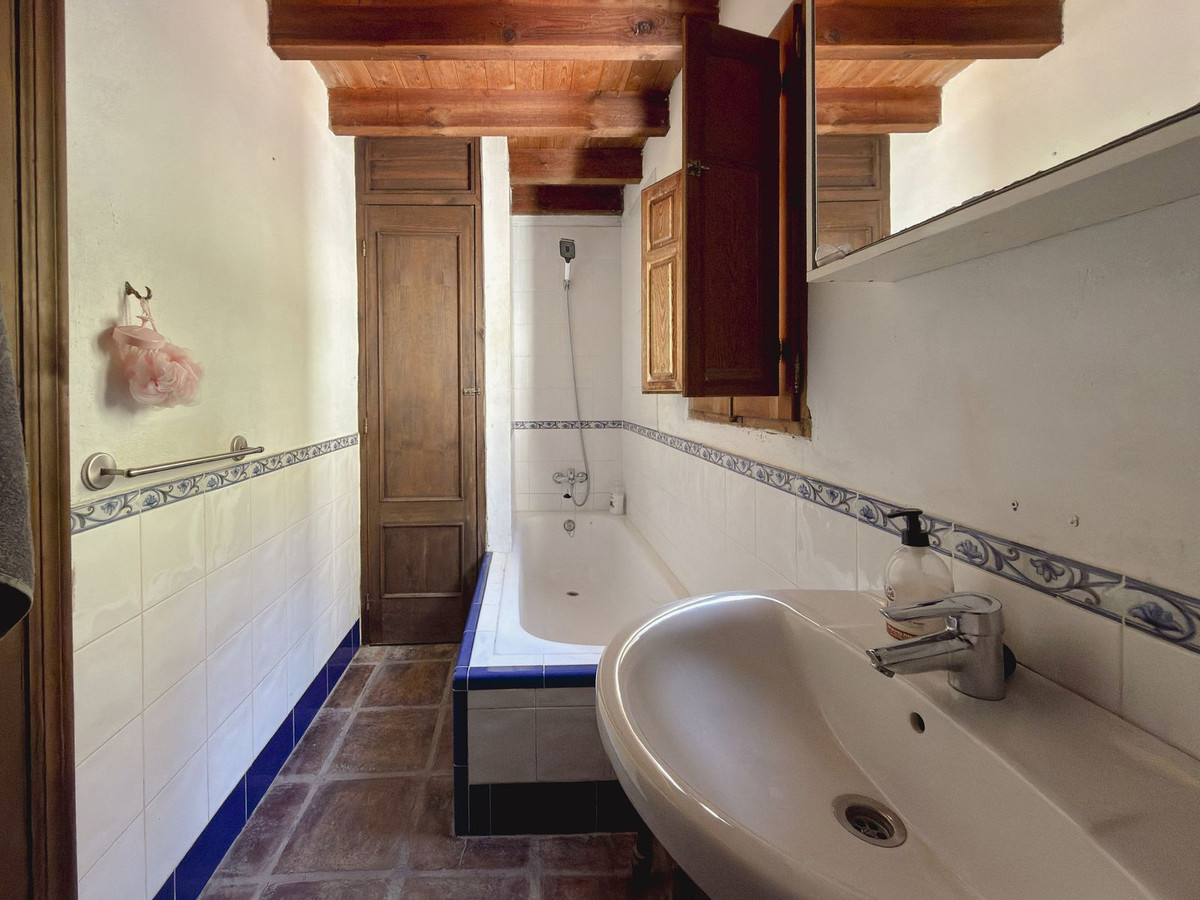 3 Bedroom Villa in Monda - Photo 12